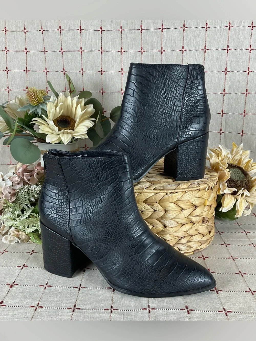 Steve Madden “Julianna” Black Croco Embossed Ankle Boots Size 10 Bootie